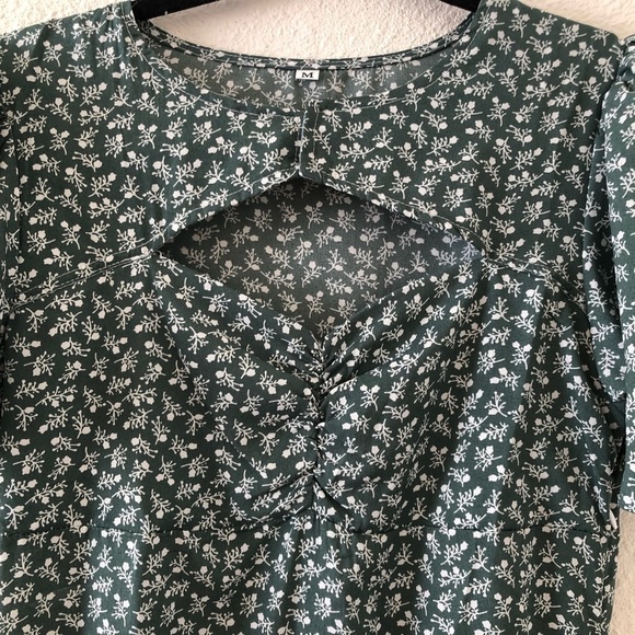 Sage green and white floral midi dress size medium - Picture 4 of 8